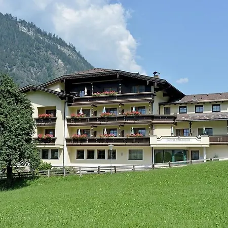 Отель Waldheim Garni 4*