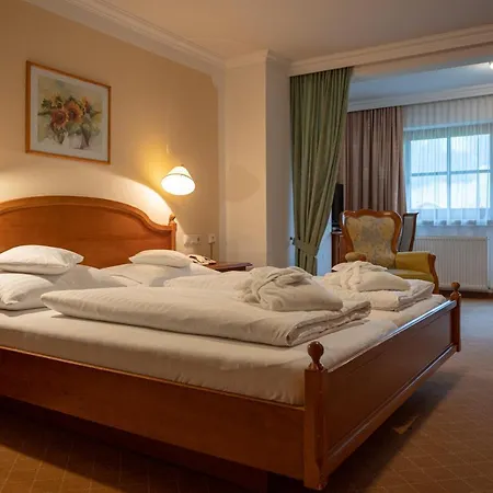 Отель Waldheim Garni Майрхофен