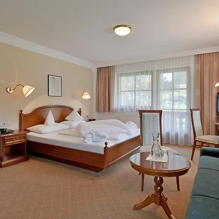 Hotel Waldheim Garni 4*