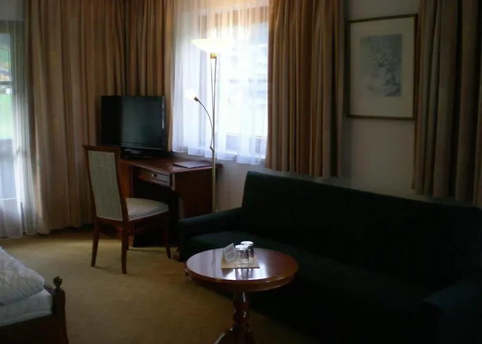 Hotel Waldheim Garni 4*