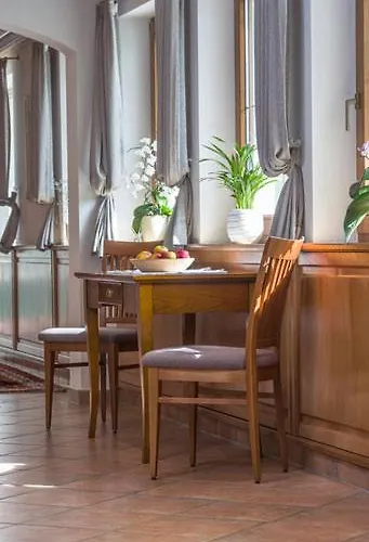 Otel Waldheim Garni 4*