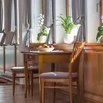 فندق Waldheim Garni 4*