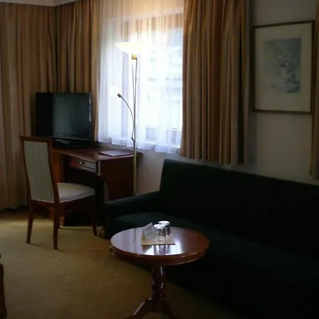 Hotel Waldheim Garni 4*