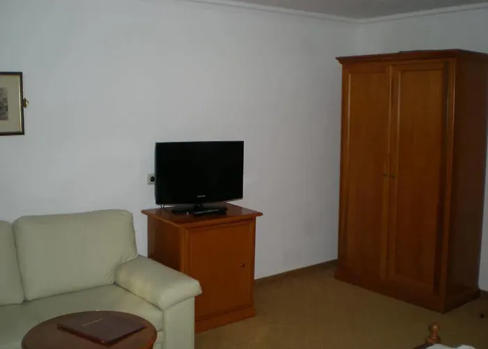 מלון Waldheim Garni 4*