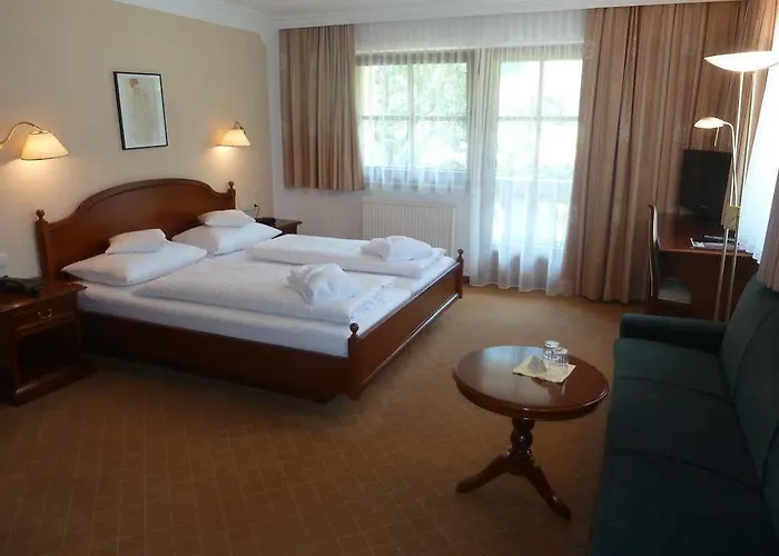 מלון Waldheim Garni